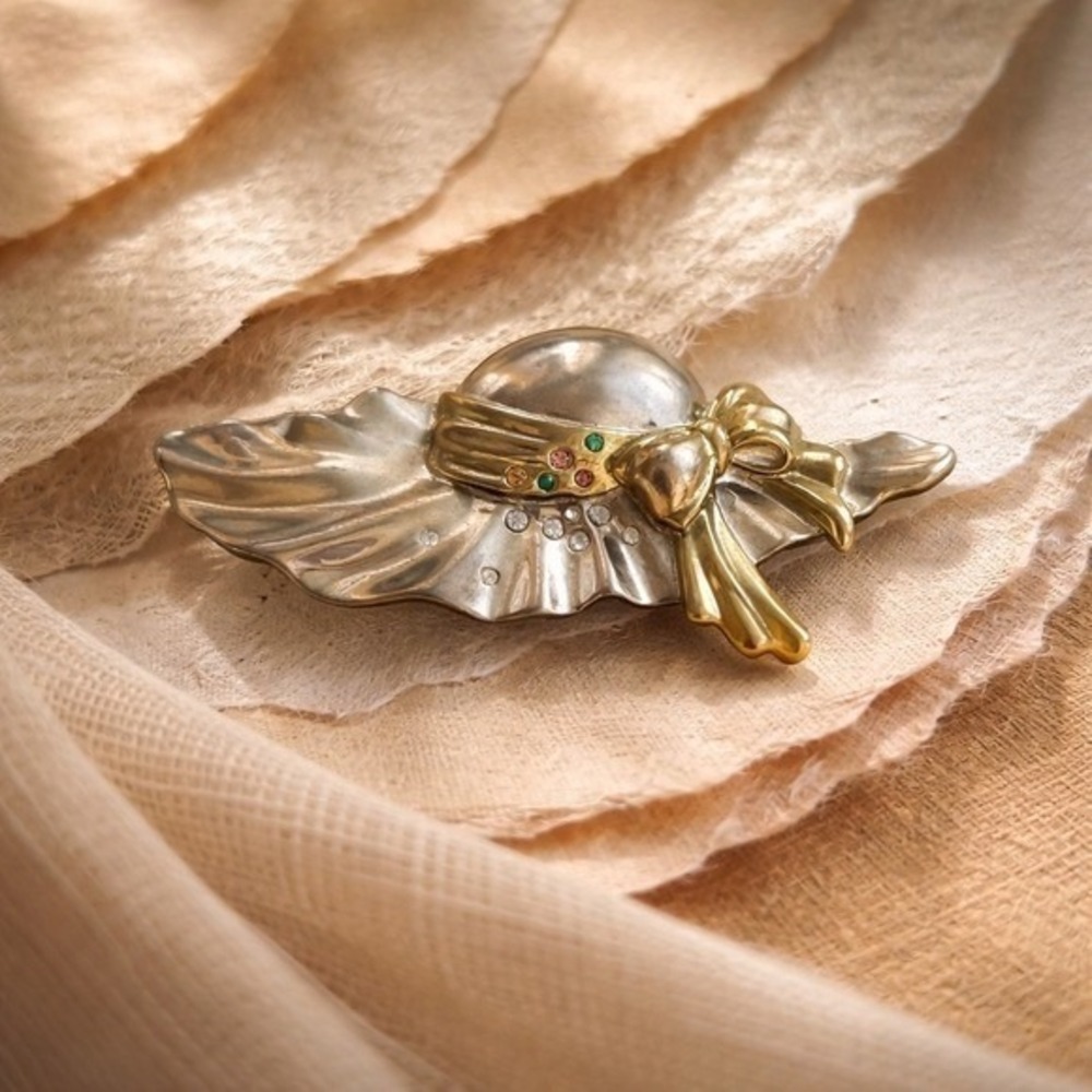 Vintage Two-Tone Wide Brim Sun Hat Brooch with Rhinestone Accents & Gold Bow